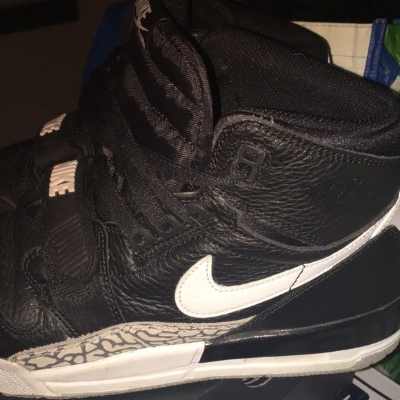 Nike Air Jordan Sneakers 👟 size 7 men’s - Picture 2 of 3